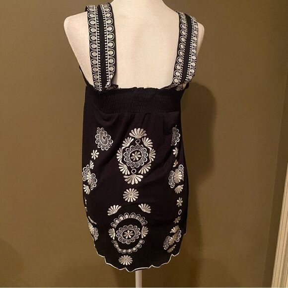 Vertigo Embroidered Top Size Small - Picture 6 of 9